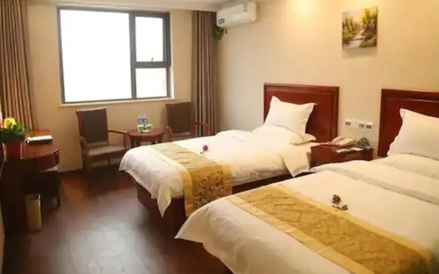 GreenTree Inn Beijing Chaoyang District Langxinzhuang Metro Station Express Hotel