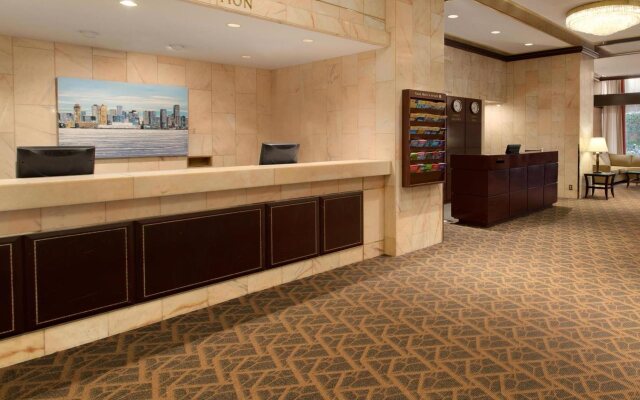 Coast Plaza Hotel & Suites