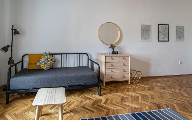 Super Central Billiard and Darts Big Apartment