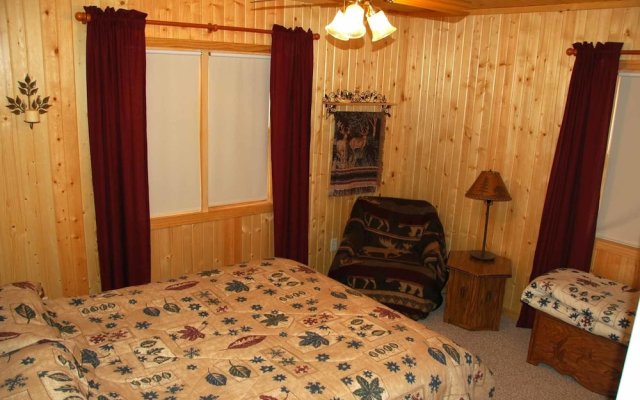 Taylor Lake Point 3 Bedroom Hotel Room by RedAwning