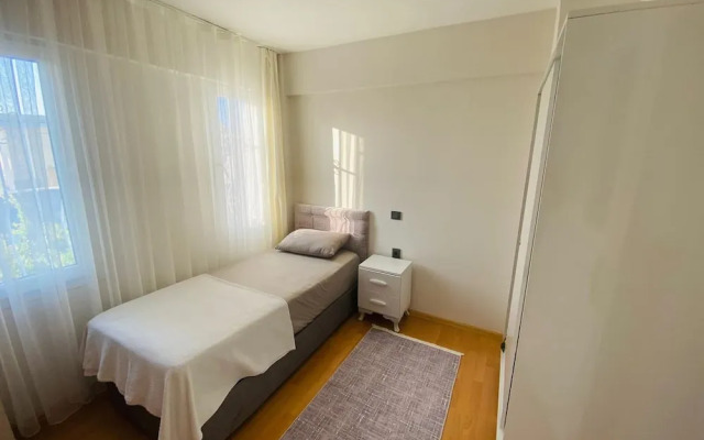 Beautiful 3-bedroom House With Sea View and Garden