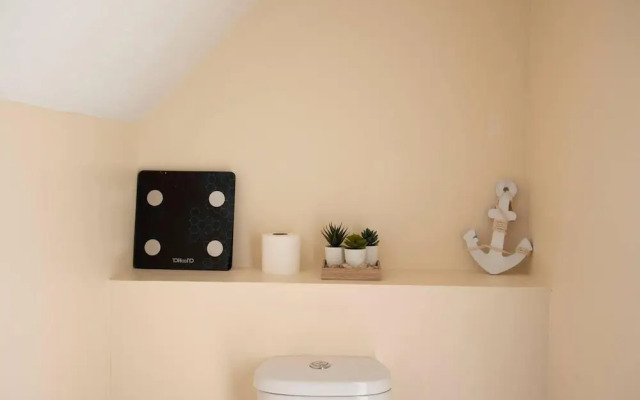 Immaculate 2 - Bedroom House in Milton Keynes