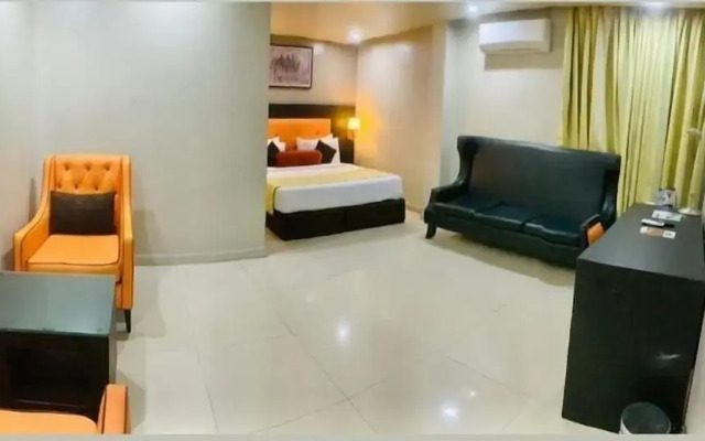 Oakspring Hotel & Luxury Suites