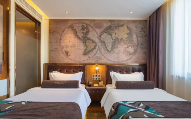 Choenix Hotel (Beijing Tiananmen Square Qianmen Street Subway Station)