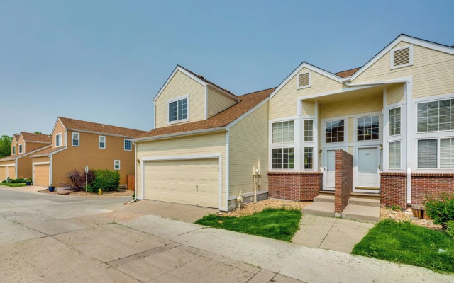 13 Mi to Dtwn Denver: Arvada Townhome w/ Deck