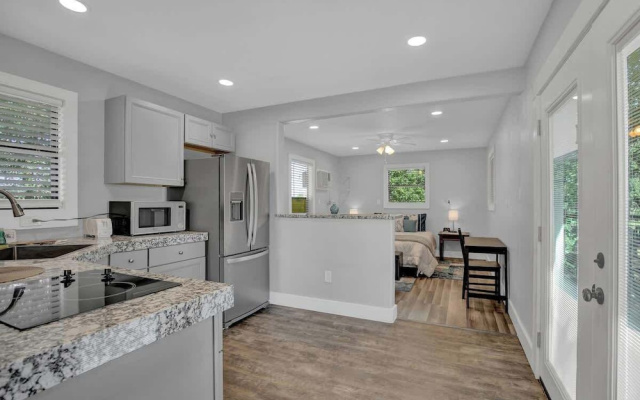 Grey Haus Casita-peaceful Hill Country Views!