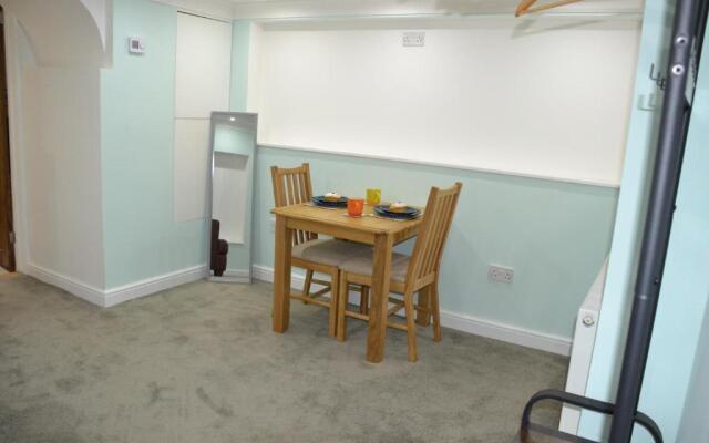Willow Tree Apartment - 1 Bedroom Apartment - Stayseekers