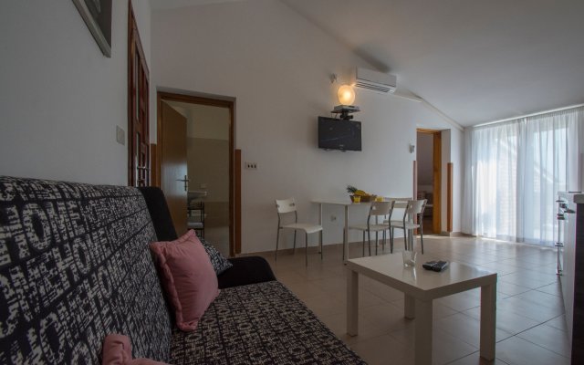 Apartment Sabina - 100m from sea: A5 Crikvenica, Riviera Crikvenica