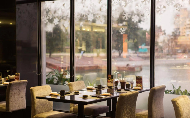 Lake Side Hotel