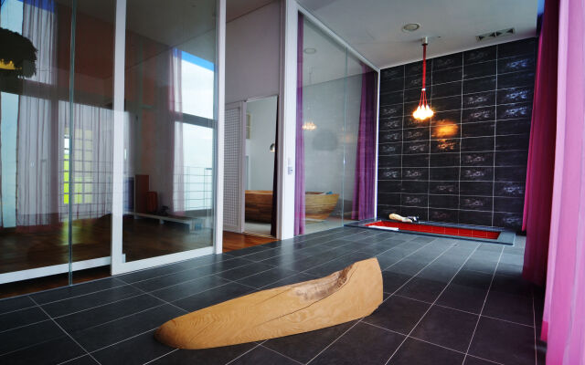 Haslla Art World Museum Hotel