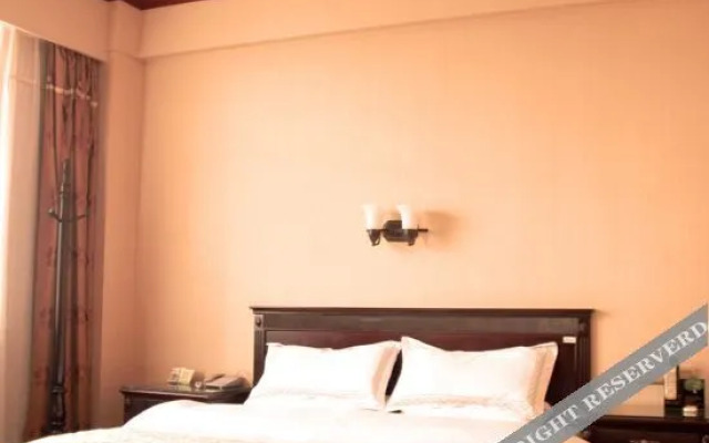 Rujia Huayi Select Hotel (Dali Yangbi County Cangshan West Road)