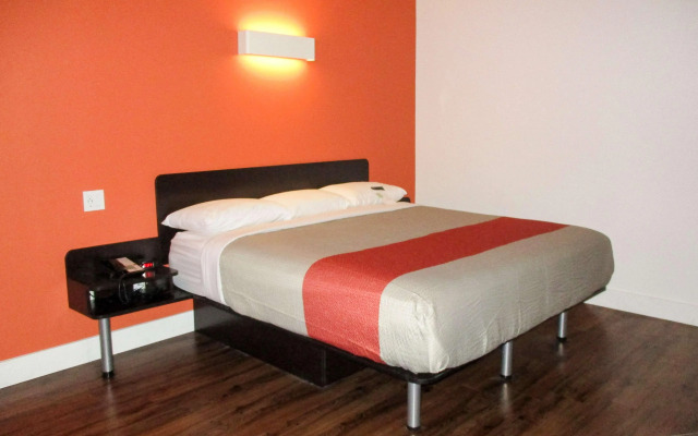 Motel 6 Moncton, NB