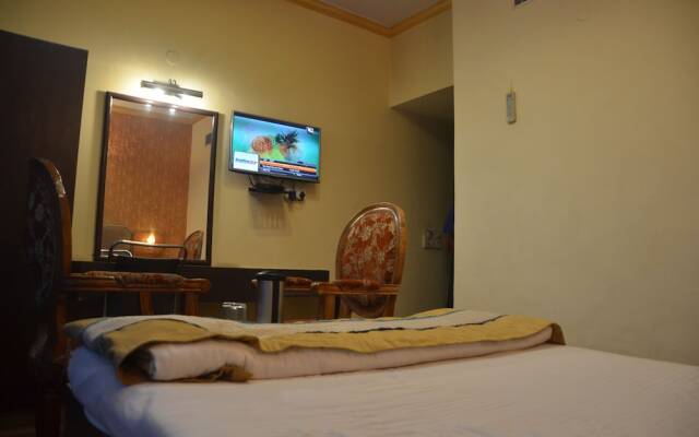 Capital O 66106 Hotel Samrat Kaushambhi