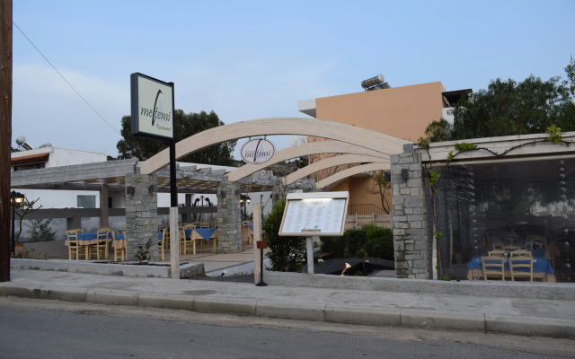 Matina Pefkos ApartHotel
