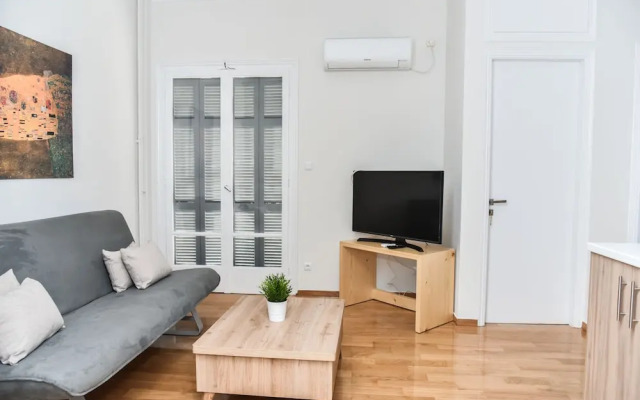 Warm Apartment at Exarchia 1 bed 2 pers