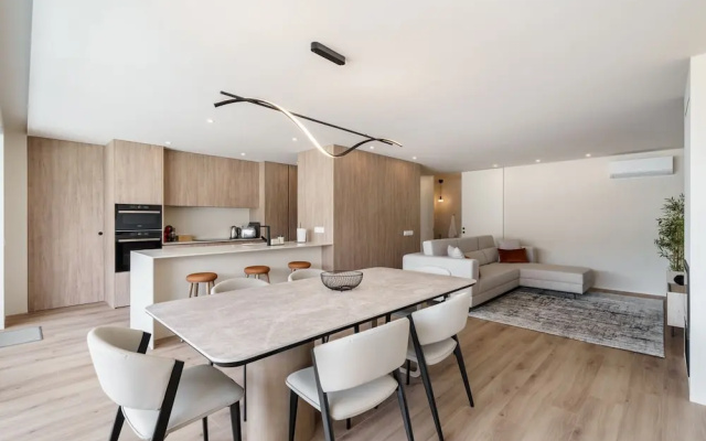 Green Coast Beachfront Retreat by Minho s Guest
