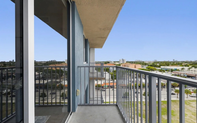 Stylish City-View Condo Pool Access