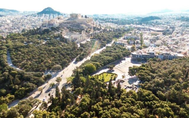 Athens house with yard 12 min walk to Acropolis