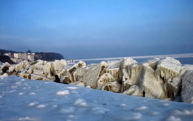 Komfortables Reetdachferienhaus Hasel 1
