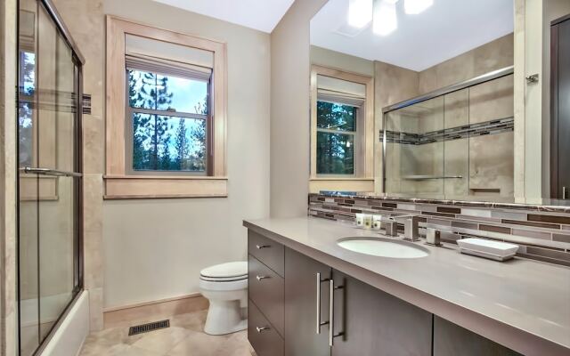Redwood Lodge 7 Bedrooms 5.5 Bathrooms Home