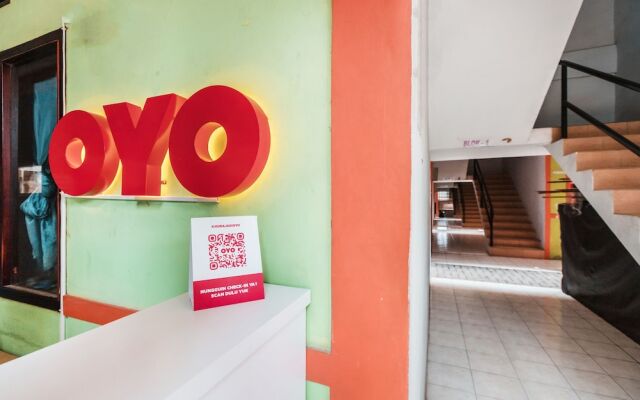 OYO Living 1756 Amira Guest House