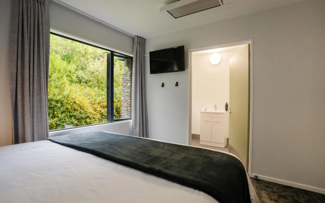 Haka House Franz Josef – Guest Rooms – Franz Josef