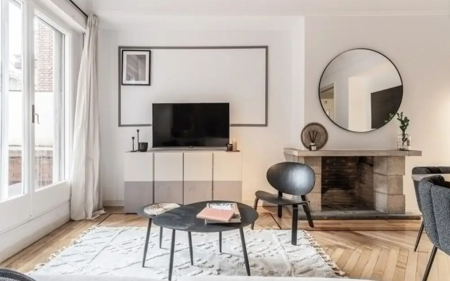 Real - 3 Bedroom and Terrace in Almagro