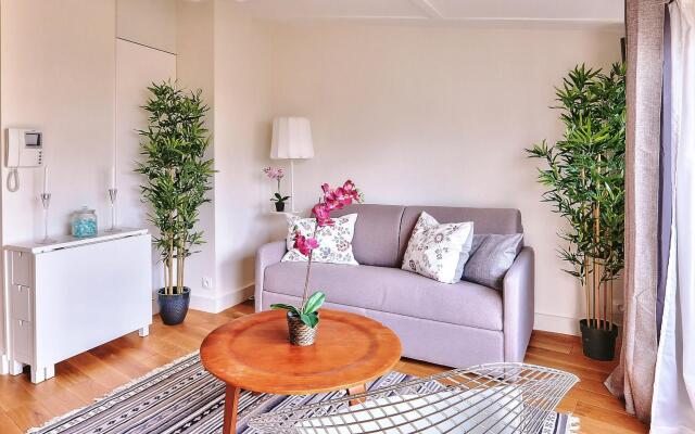 B 368 - TERASSE PERLE RARE - Quartier Latin