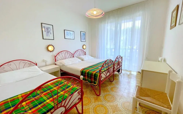 Apartment a Stone's Throw From the Beach
