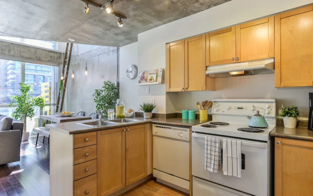 QuickStay - Sunlit Luxury Loft on King West