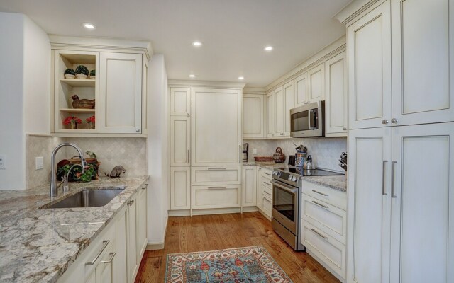 2br In The Seasons At Arrowhead-vaulted Ceilings 2 Bedroom Condo by RedAwning