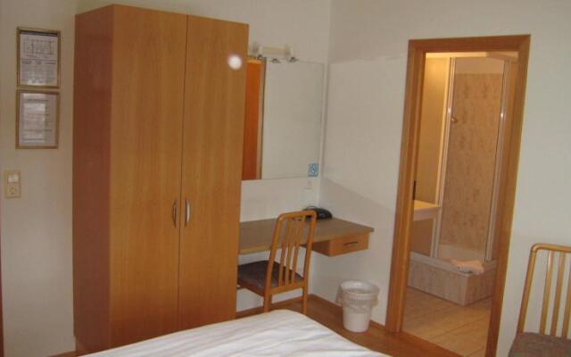 Leifsstadir Guesthouse