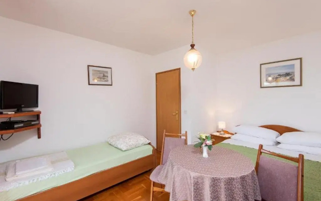 Apartments Sugor-70m from sea