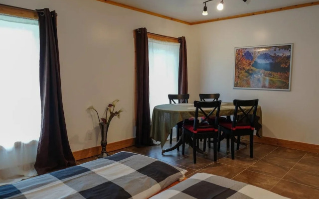 Beautiful Log Chalet Near Fernie, BC