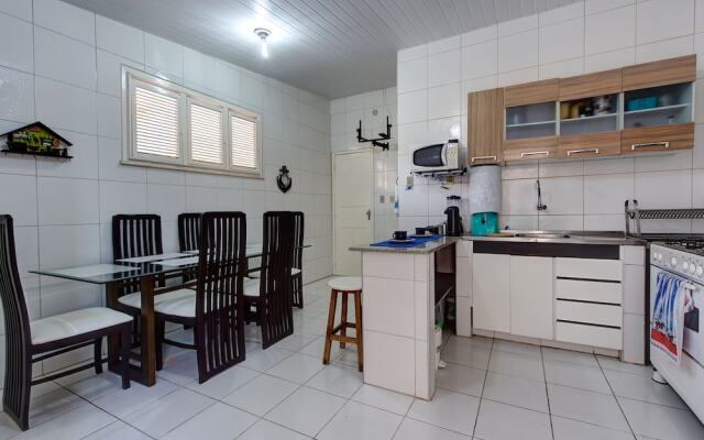 Casa com piscina privativa perto do mar
