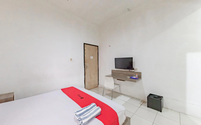 RedDoorz near Alun-alun Kota Sukabumi – Guest Rooms – Sukabumi