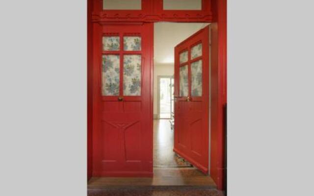 2 Zimmer in Jugendstilwohnung mit Garten (1-6 P.)
