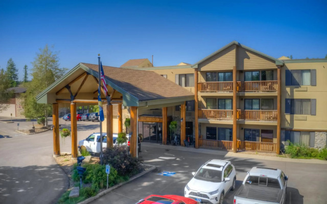 The Pine Lodge on Whitefish River