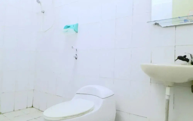 Almira Homestay near Airport - Hostel
