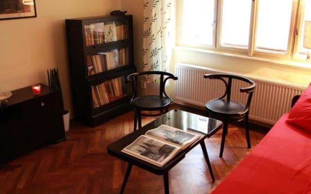 Retro Flat Apartment