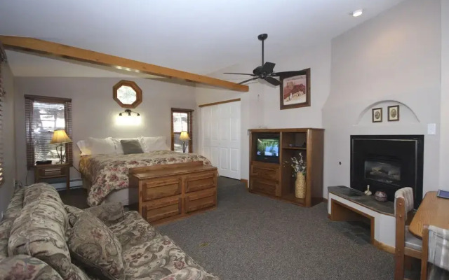 Streamside on Fall River