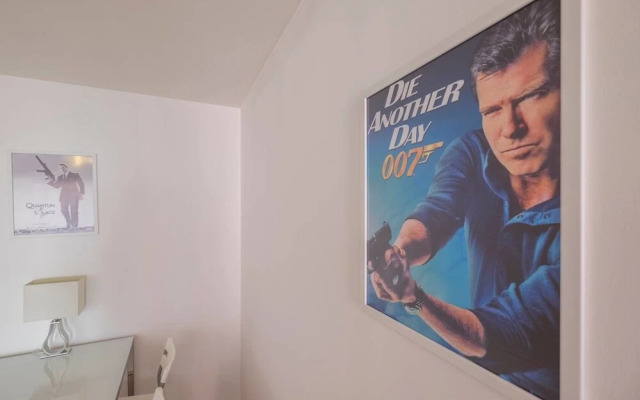 FM Economy 2-BDR Apartment - James Bond's