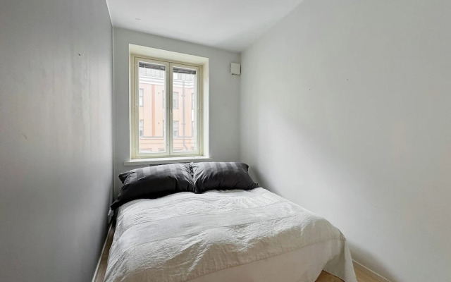 Stylish Downtown 2BR Flat with Sauna and Work Area
