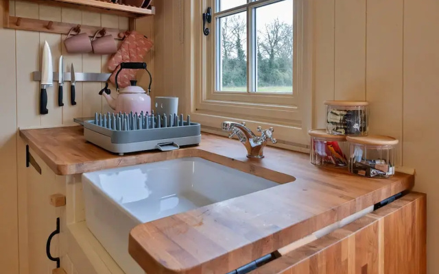 Glamping in Northamptonshire Near Cotswolds