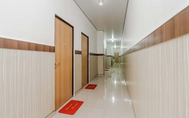 RedDoorz near RSU Suaka Insan