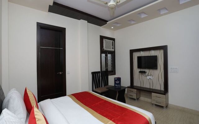 OYO 10960 Hotel Royal India