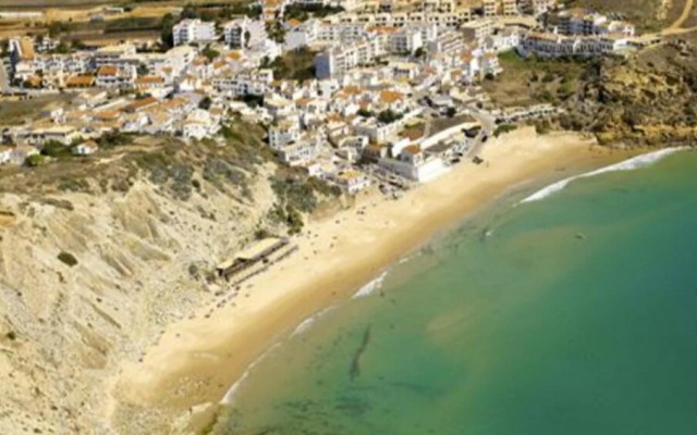 Studio Free Parking 300m Walking to Beach Burgau