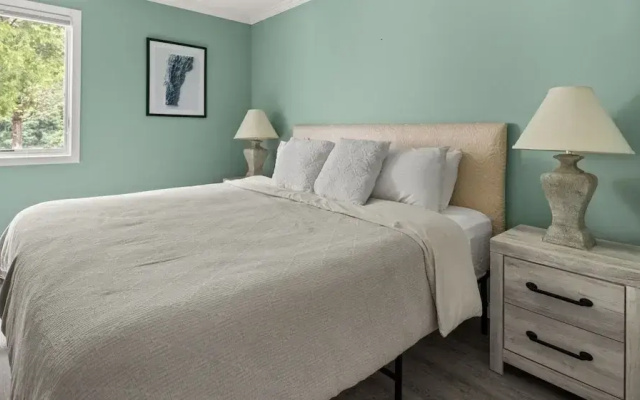 Bridges Circle 2 Bedroom Condo by RedAwning