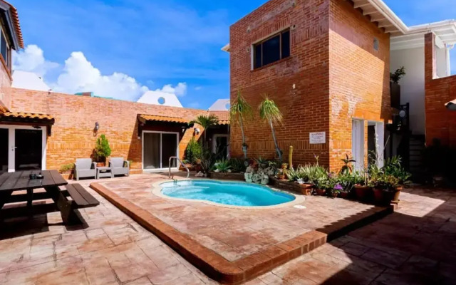 Flamingo Suite 1BR 1BA Apt w Pool Parking