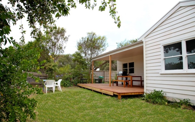 Sorrento Beach Cottages 1 – Outside – Melbourne